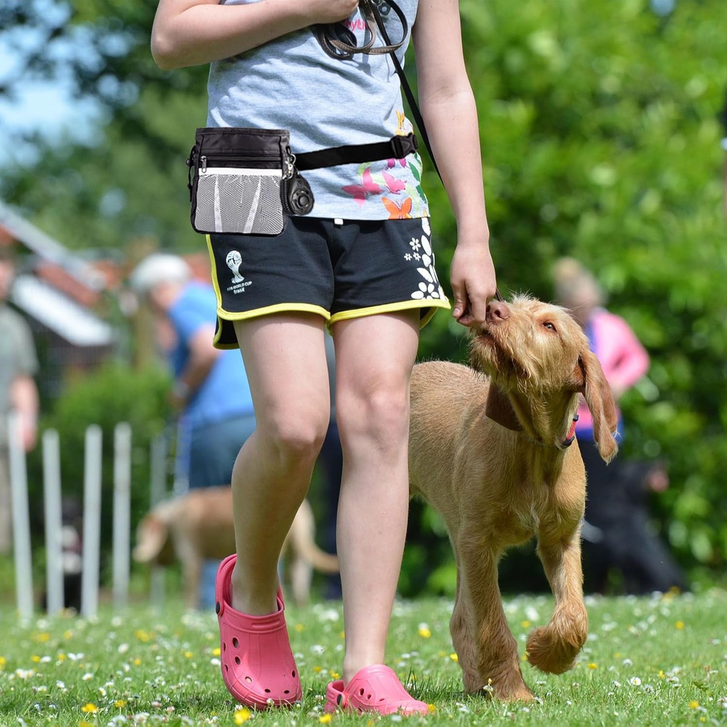 Dog Treat Pouch Dog Clicker Training Kit, Dog Training Treat Pouch Dog Clicker for Training, 3 Ways to Wear Easily Carries Treat Pouches for Pet Training (Black and Pink)